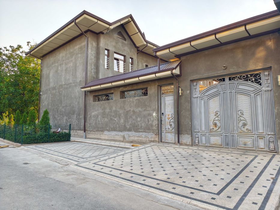 Hovli sotiladi, 3.7 sotix, burchakli