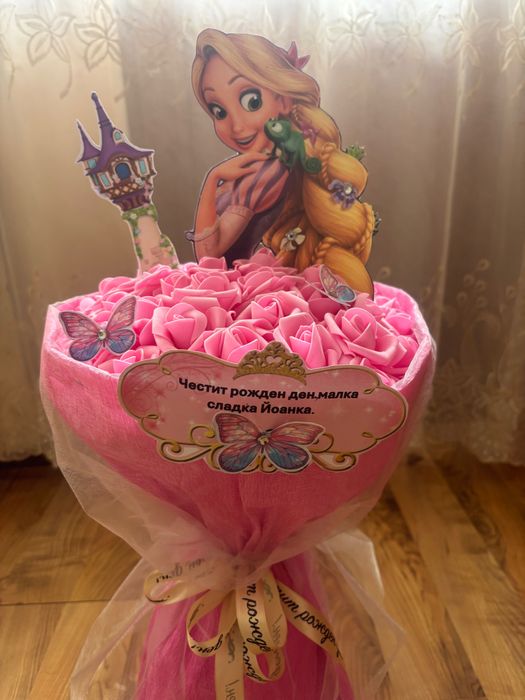 Букет от вечни рози и светещи пеперуди