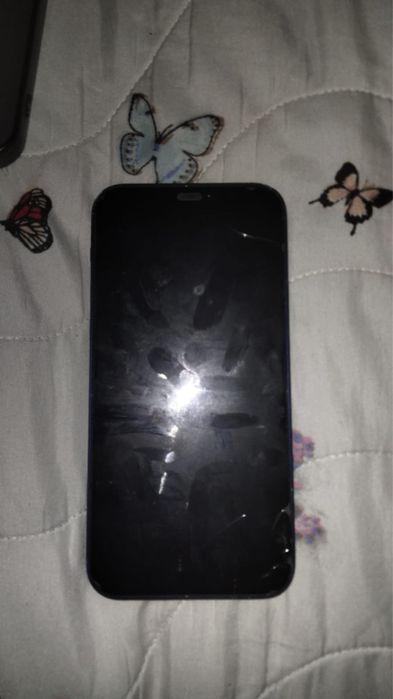 Продам Айфон 12