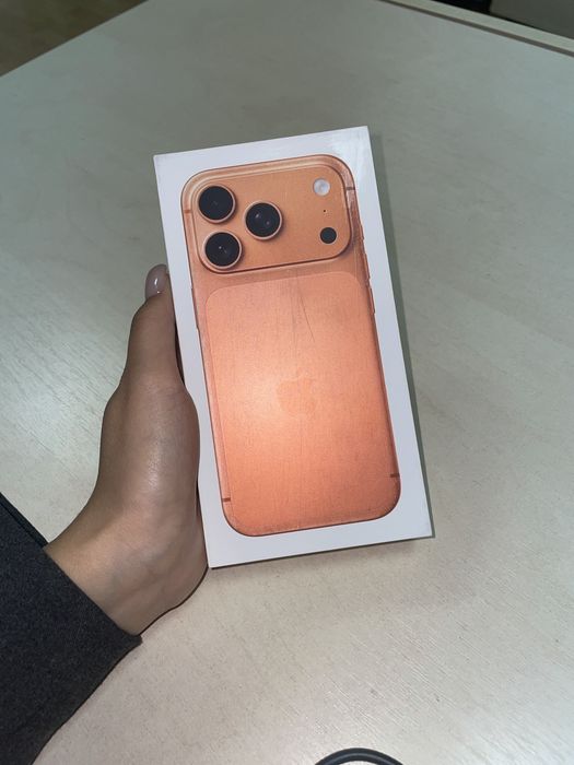 İphone 17 pro оранжевый