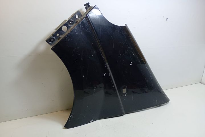 Aripa stanga Prezinta zgarieturi Nissan Primastar  seria