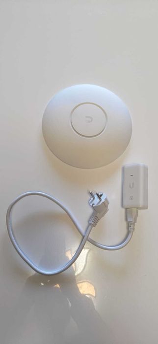 Vand 2 bucati AP Ubiquiti Unifi AC PRO