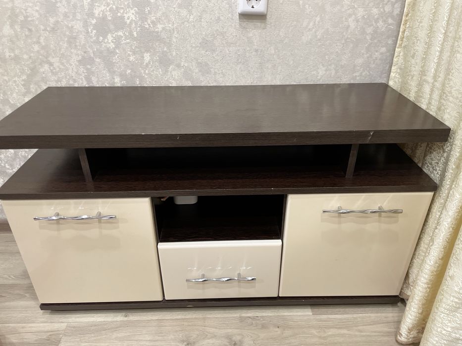 Продам тумбу под тв