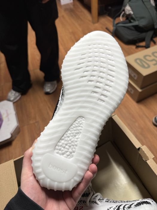 Yeezy Zebra 350V2 marimea 41, 42, 44