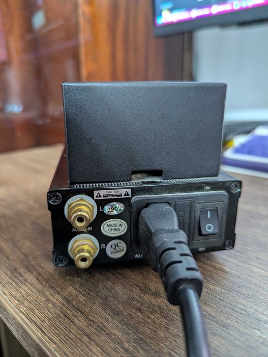 Amplificator pe lampi Little Dot I+ cu tuburi 6CQ6 – sunet cald