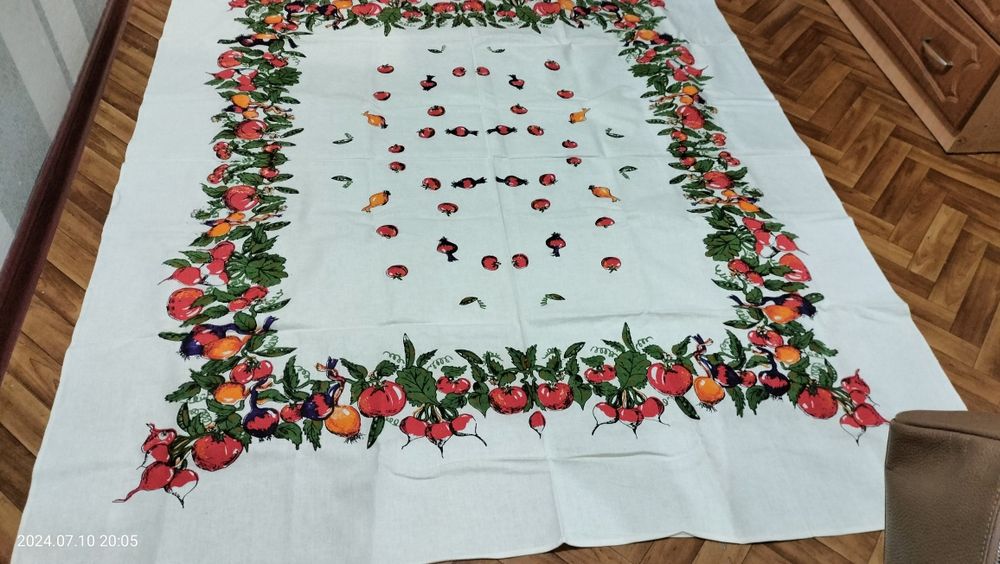 Продам тканевую скатерть