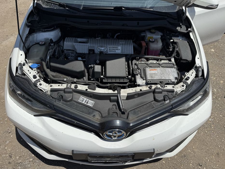 Toyota Auris Hybrid 1.8 (73 kW) 2018 г. – на части