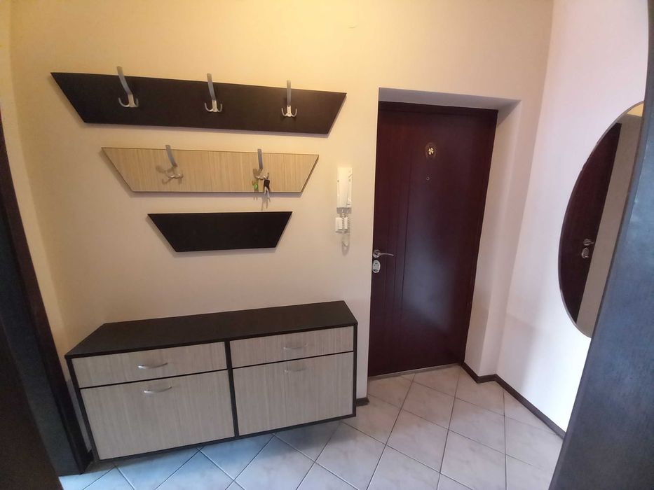 Отдавам 3-стаен обзаведен апартамент