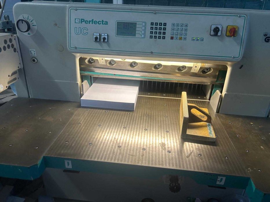 Se vinde ghilotină Perfecta UC – profesională, hidraulică