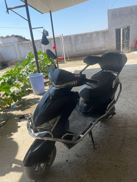 Yangi olingan skuter sotiladi