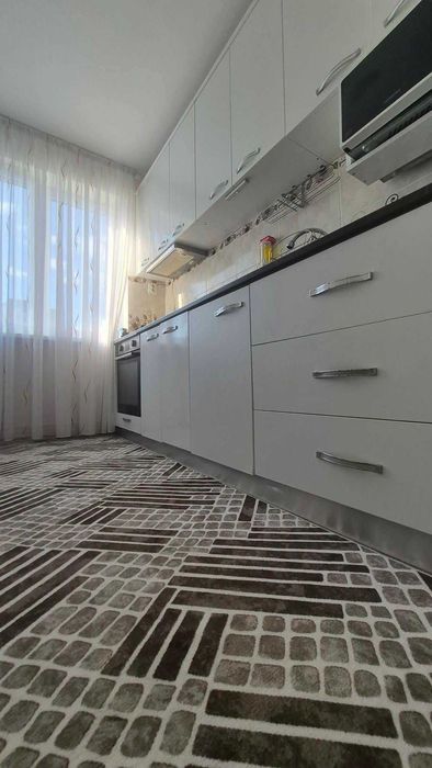 Apartament 3 camere in Onesti, langa primarie, etaj 2/4.