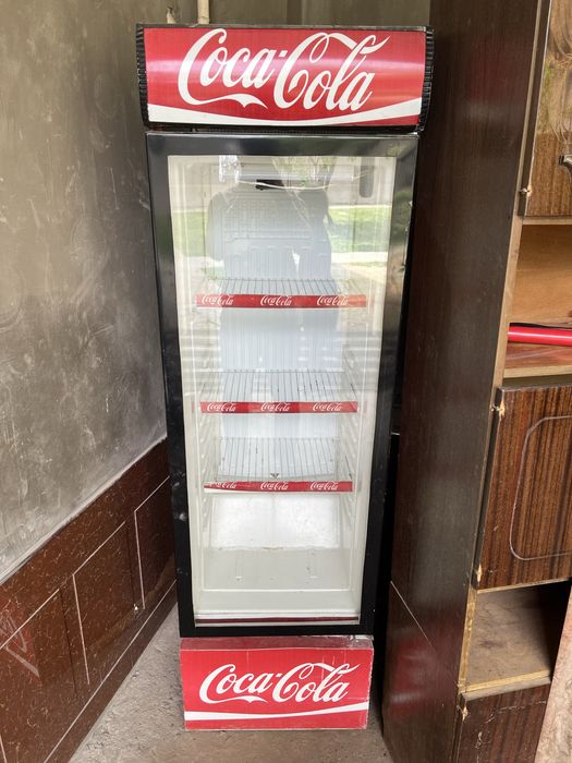 Витриний холодильник