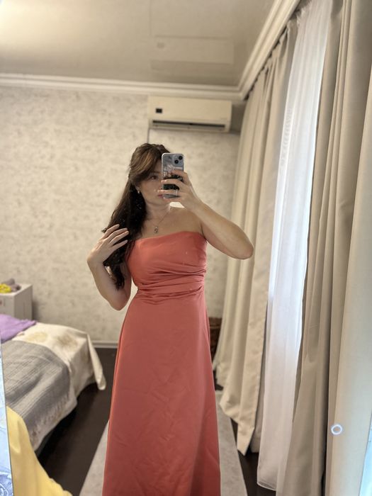 Стильное вечернее платье