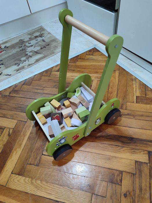 Детска дървена проходилка с дървени кубчета