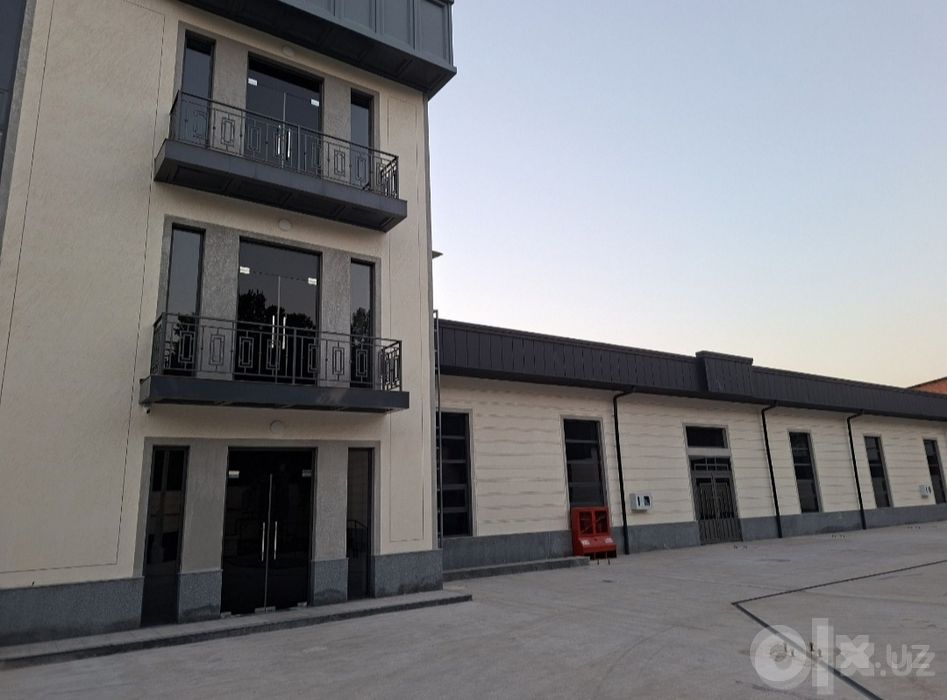 База 18 соток Сергели марказида сотиб олиб ишлатишга тайёр 1044м² бино