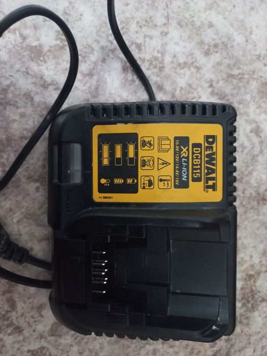 Зарядное устройство Dewalt