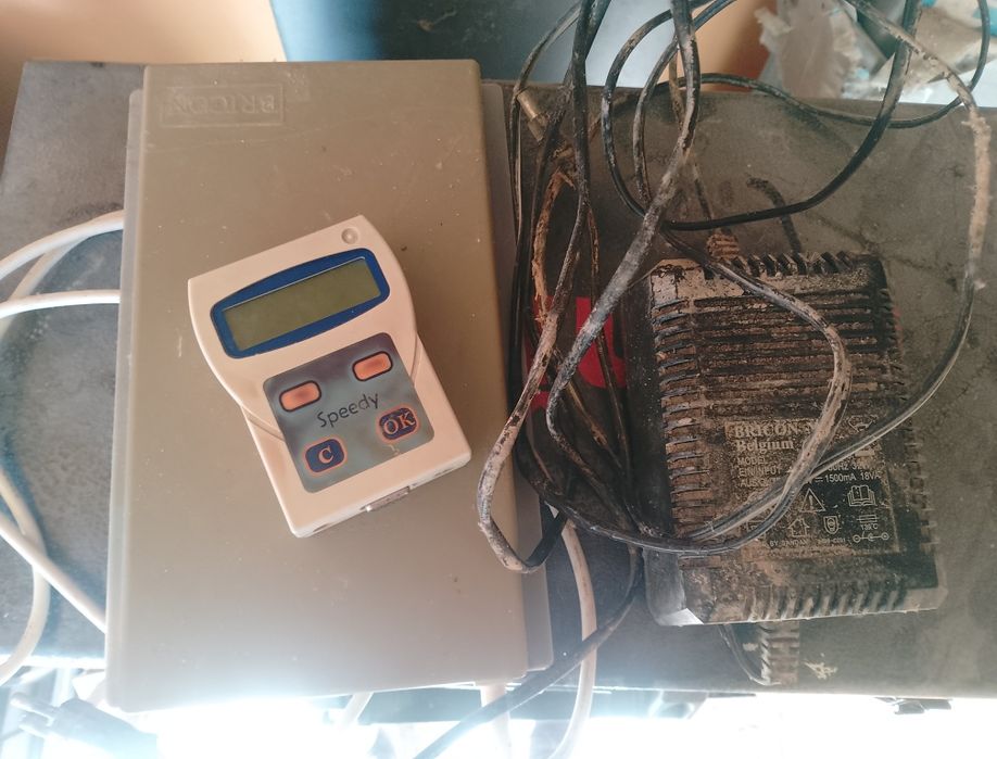 Ceas bricon,trapa și incarcator