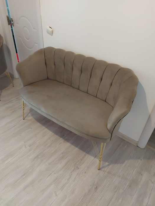 Canapea de Catifea tip Scoica, de 130 cm.