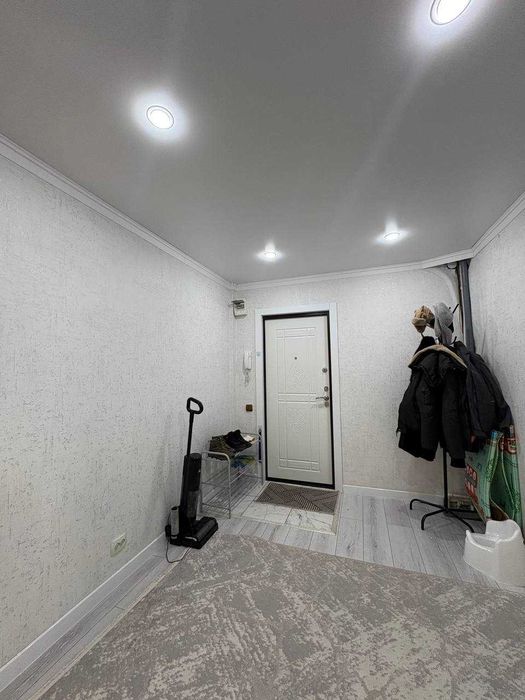 Продам 2 комнатную 8 мкр