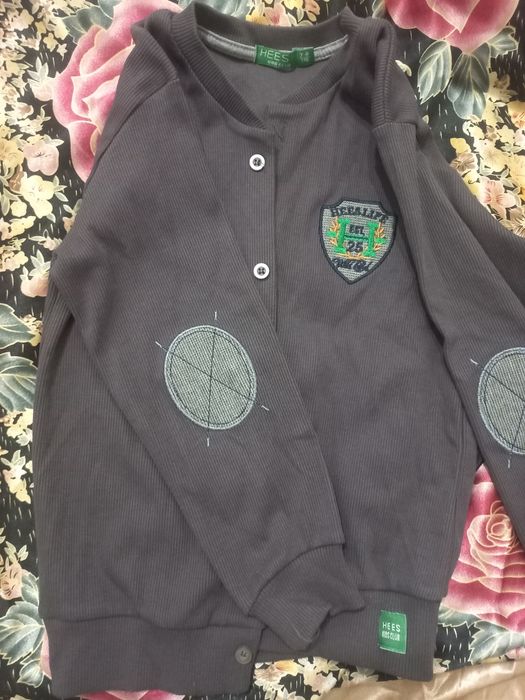 Кофты школьные в хорошем состоянии на 6- 7 лет