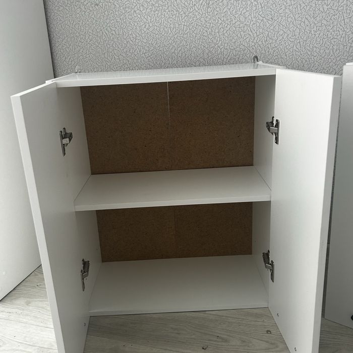 Два навесных шкафа