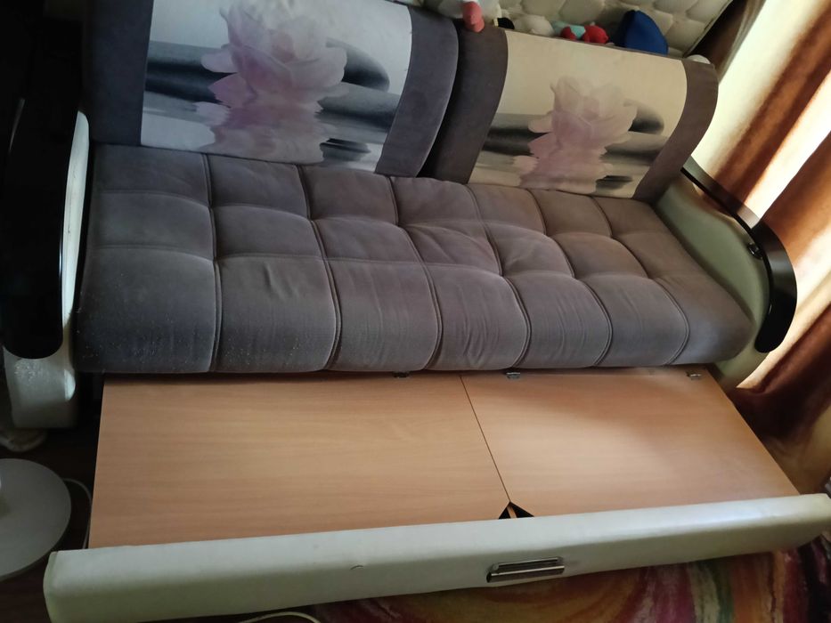 Продам два дивана б/у