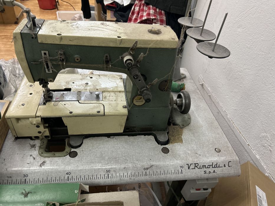 Masina  de cusut Uberdek industriala- vanzare sau schimb