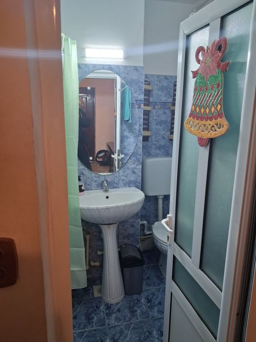 Închiriez apartament 2 camere decomandat