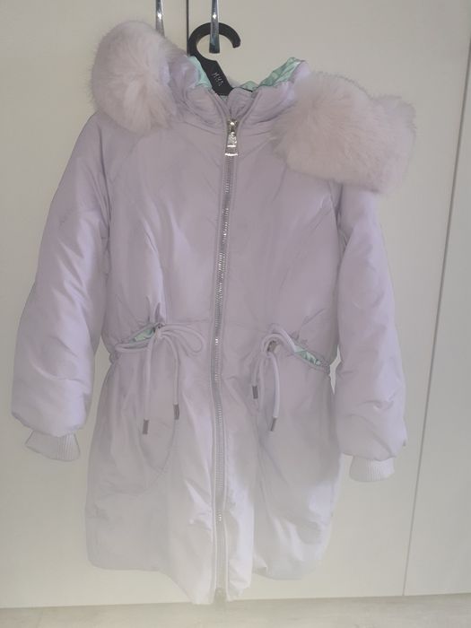 Продам зимнюю куртку для девочки