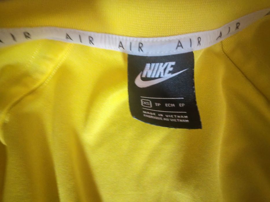 Bluza Nike marimea XS,de culoare galbena ,impecabila.