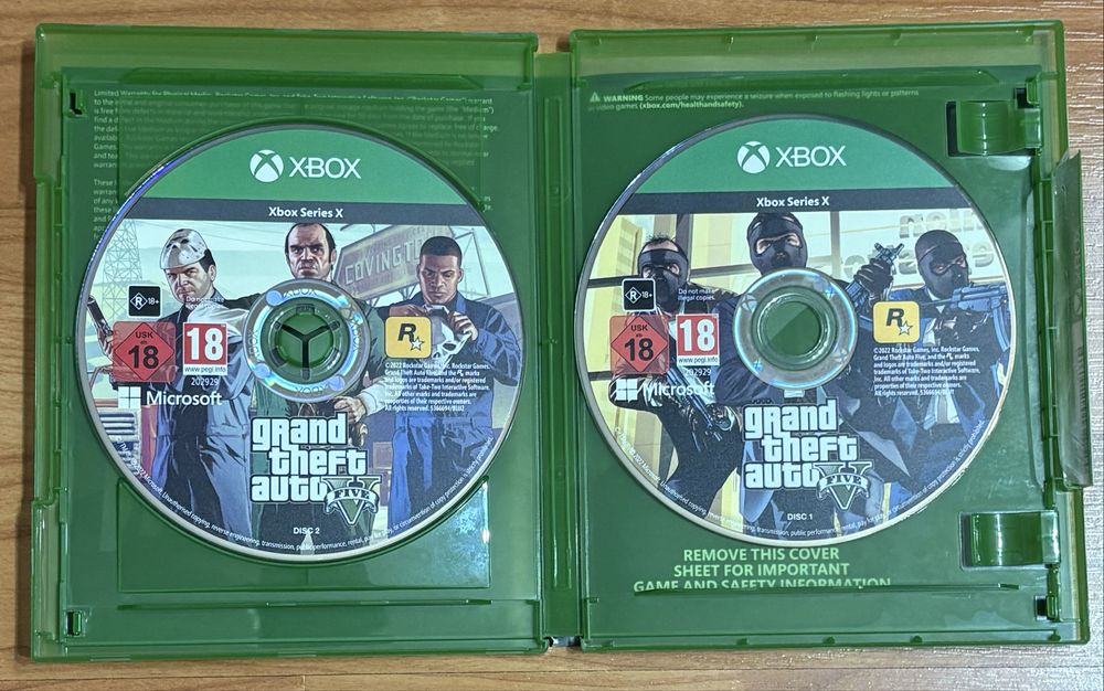 Vând joc gta v pentru xbox