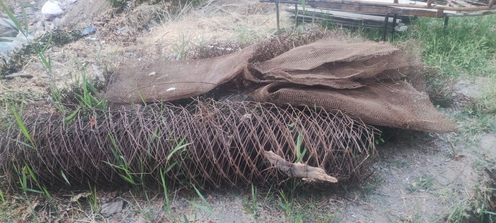 Сетка сотилади Бир рулон майда тешигиям бор