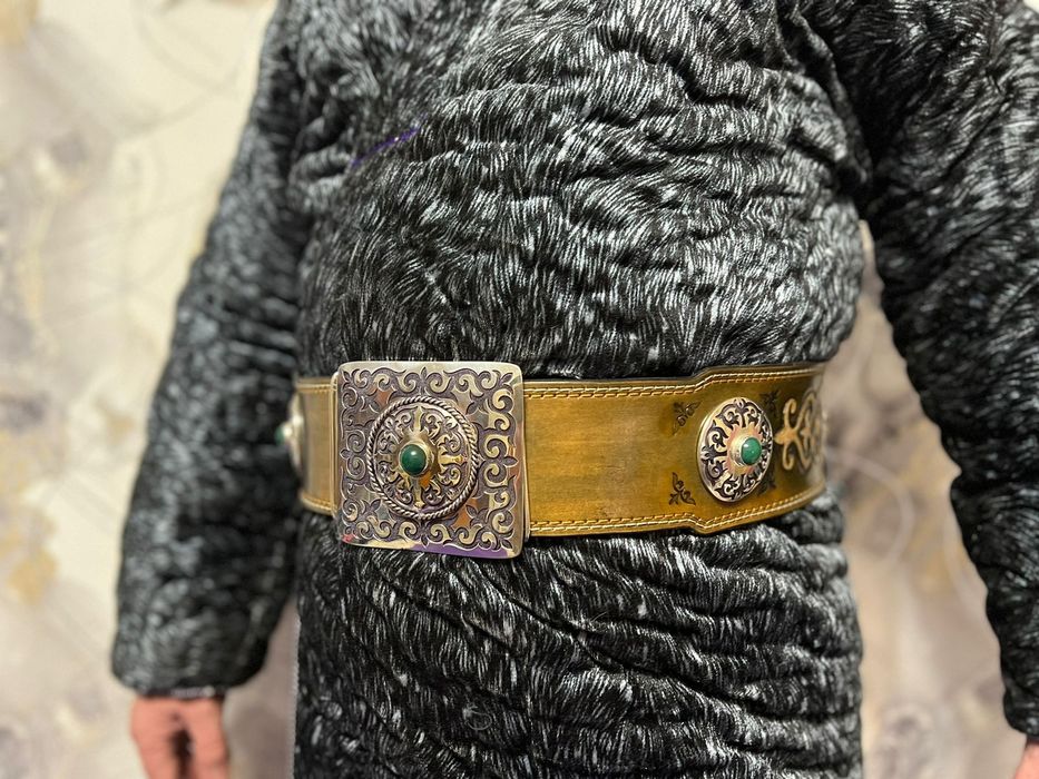 Кожаный пояс на чапан