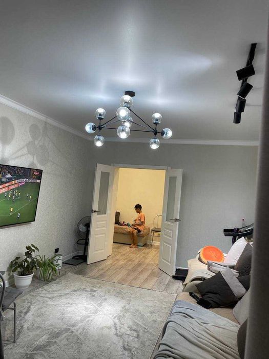2 комн квартира ,Район 2 школы.