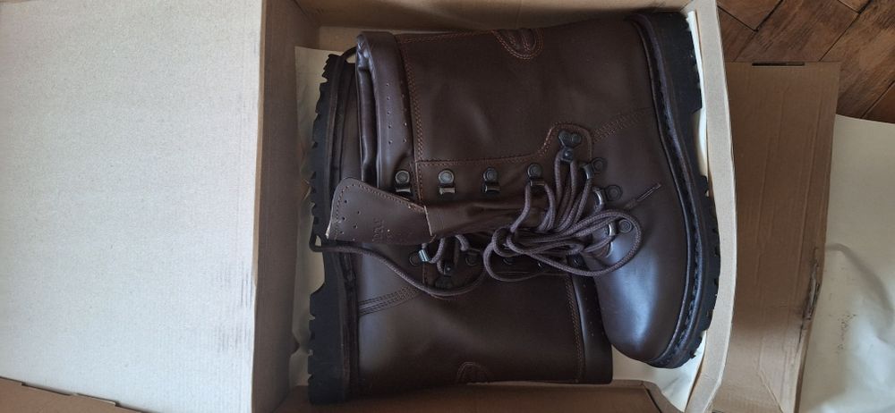 Bocanci militari noi