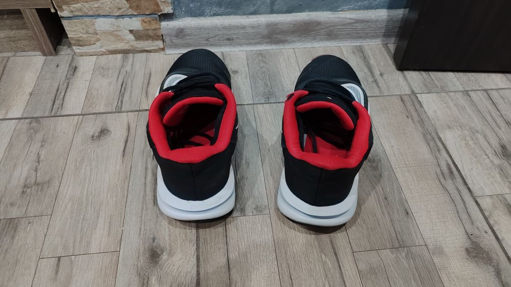 Маратонки Nike номер 42