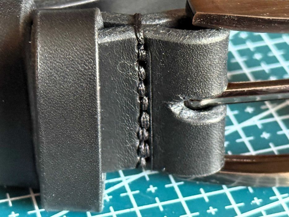 Ръчно изработени кожени колани.