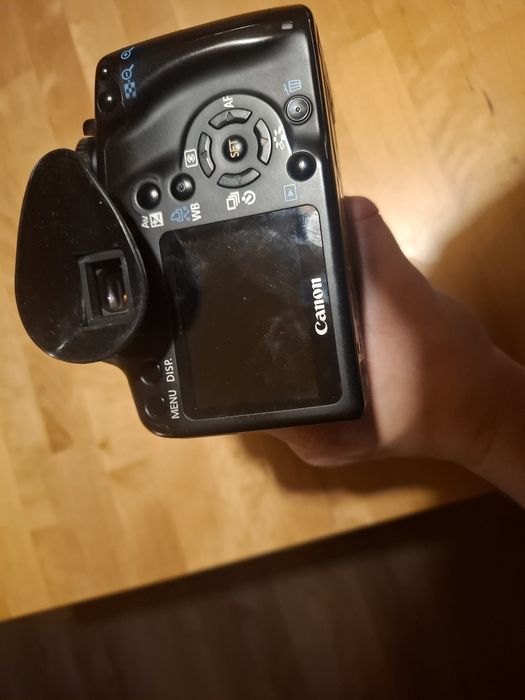Vând kit canon 1000D + obiectiv 18-55mm 1:3.5 - 5.6 cu filtru