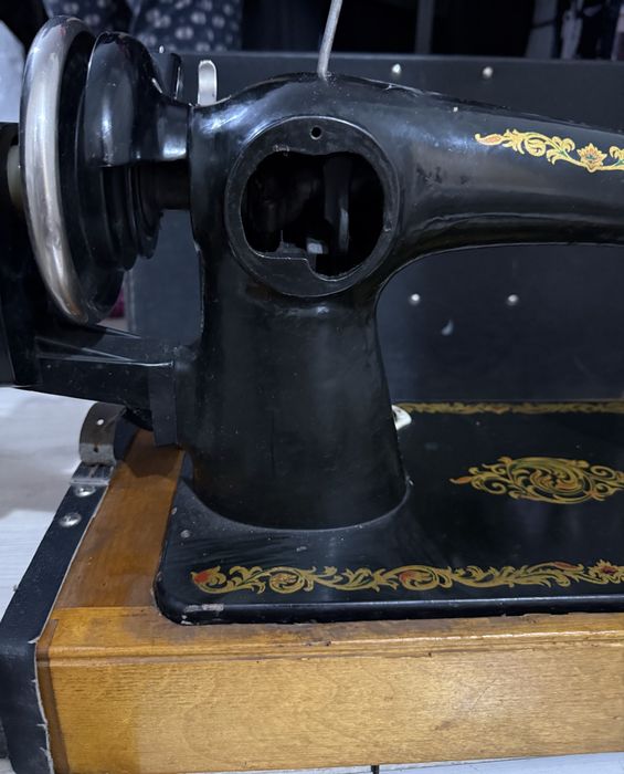 Продам швейную машину