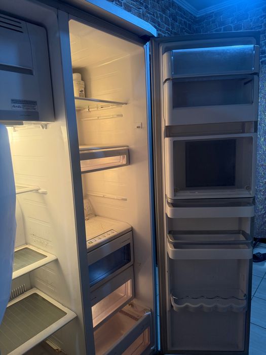 Холодильник Samsung в отличном состояний