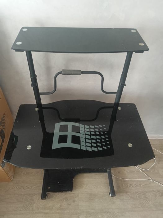 Стол компьютерный