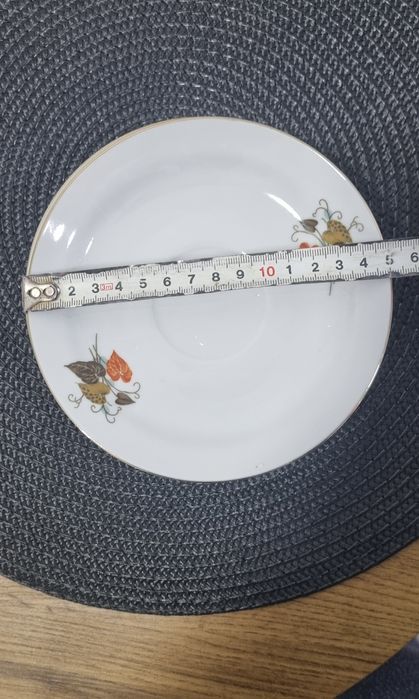 Български порцеланови чинии и чаши