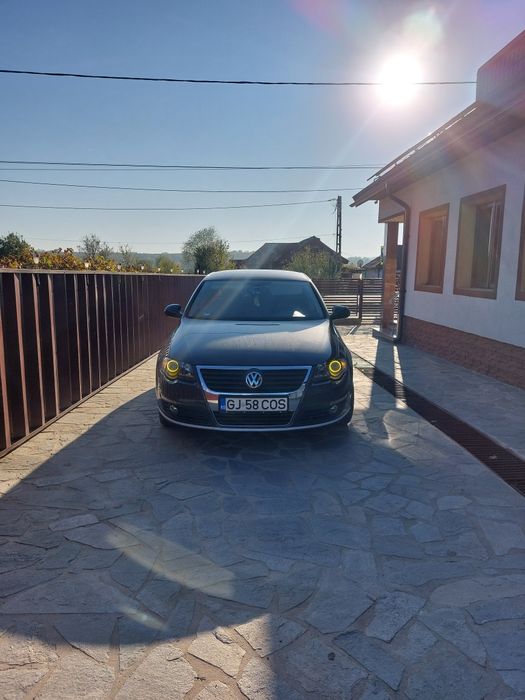 Vând faruri passat b6.