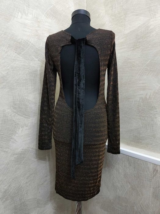 Продаю платье  с эффектной спинкой