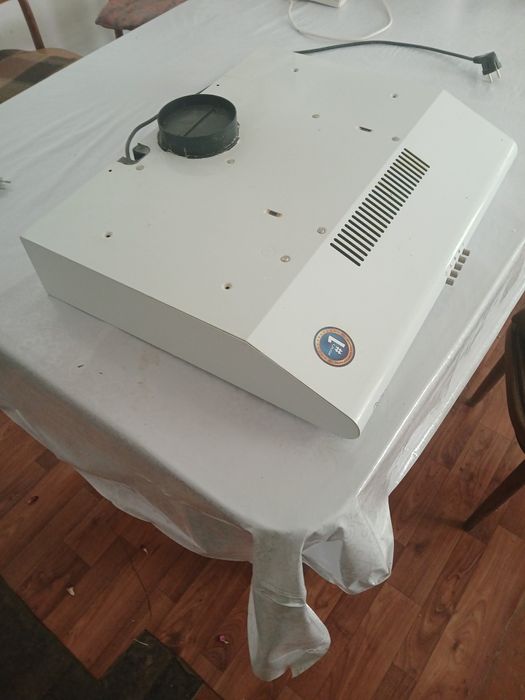 Вытяжка почти новый