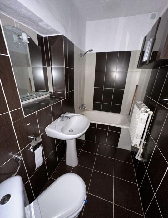 Casa de vânzare ,2 corpuri