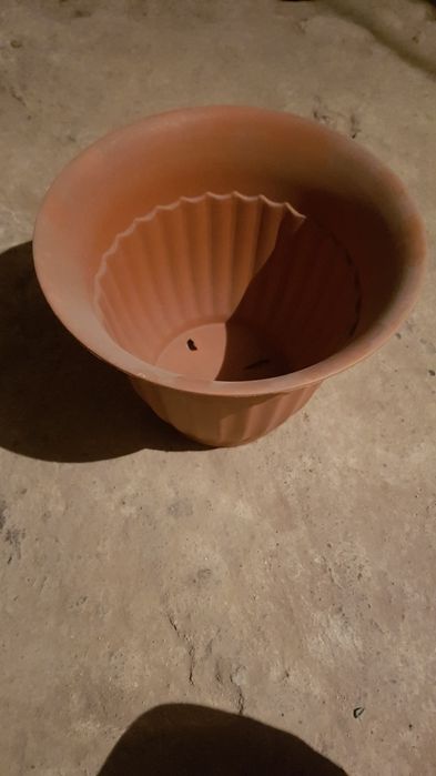 Продам горшки для цветов