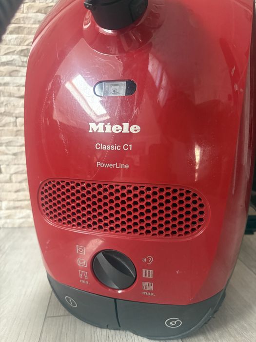Miele Classic C1 PowerLine – отлично състояние + нова торбичка