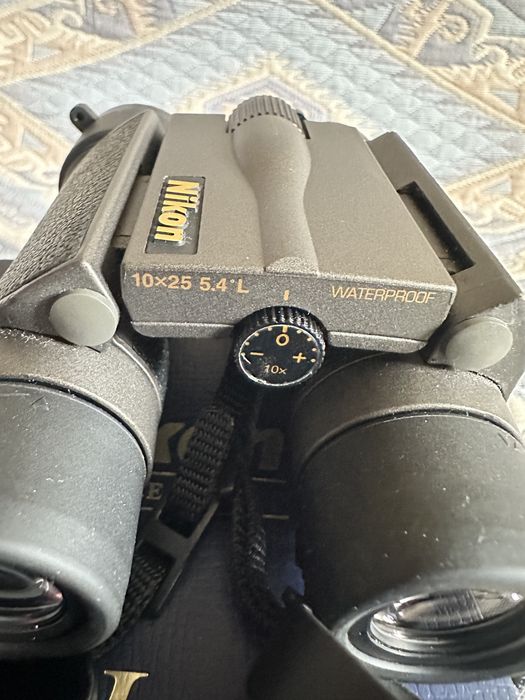 Бинокль Nikon High Grade HG L 10x25 DCF