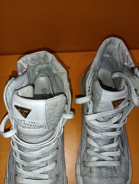 Guess Los Angeles N 37 кожени